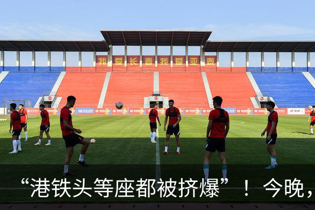 “港铁头等座都被挤爆”！今晚，深圳多个口岸大排长龙，网友：傻眼了；官方连夜提醒：出境方向客流量较大